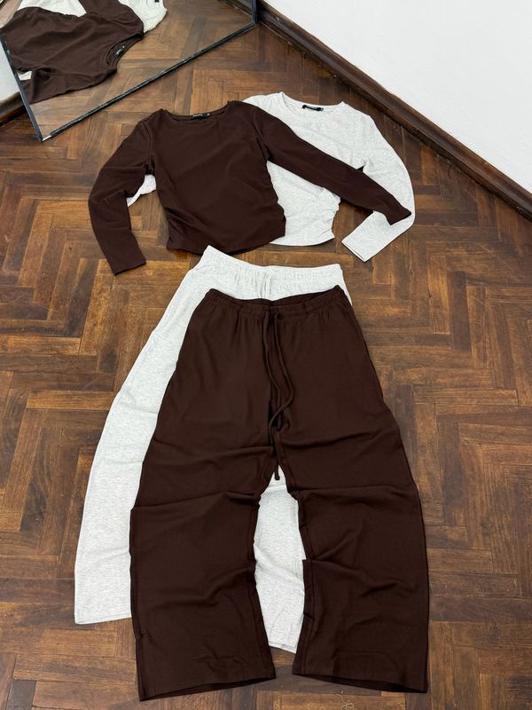 Conjunto de Pantalon y Remera manga larga