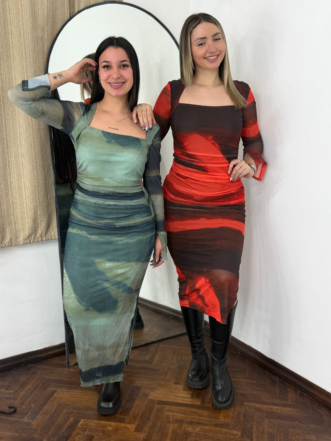 Vestido mangas largas con tul Vestido mangas largas con tul