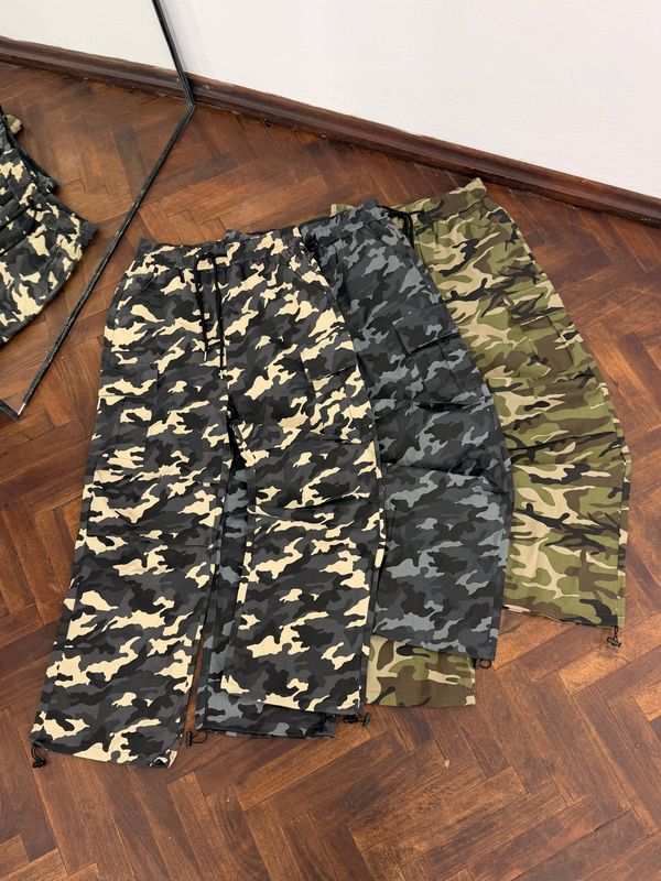 Pantalon cargo camuflado