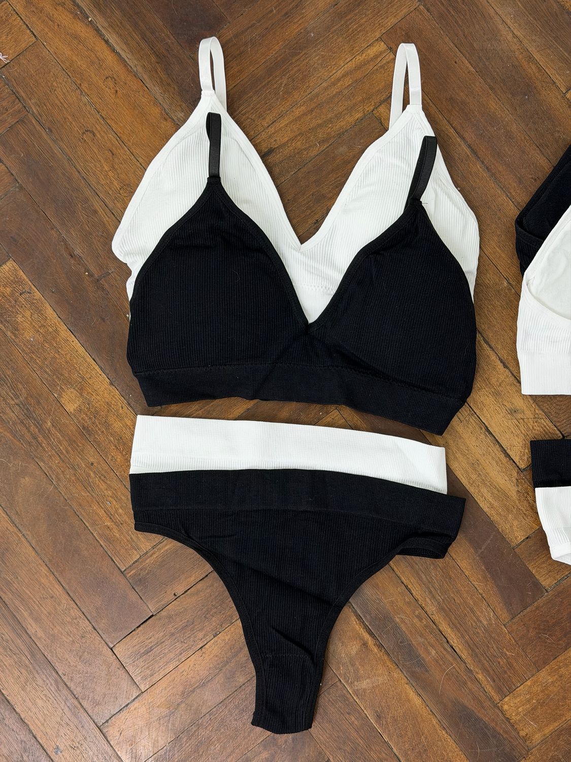 Conjunto de ropa interior con sutien y colaless morley por mayor ($190 c/u paquete minimo de 12 unidades)