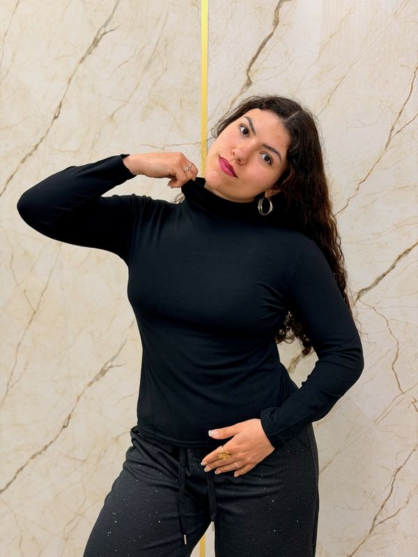 Polera basica  negra