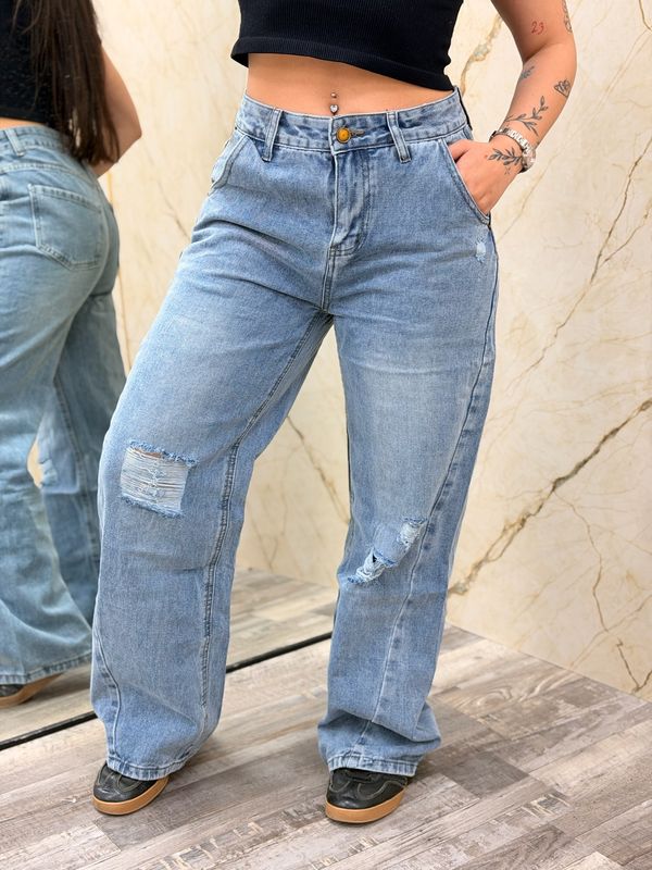 Jeans ancho con roturas