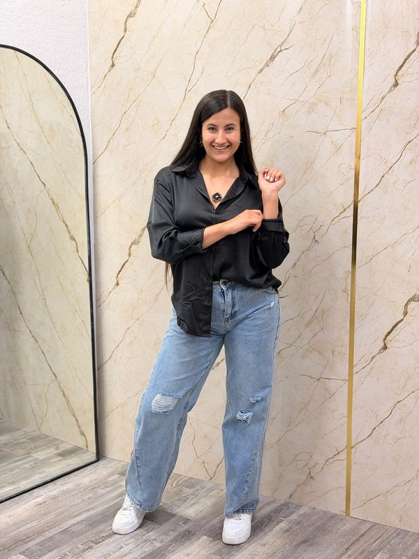Jeans ancho con roturas