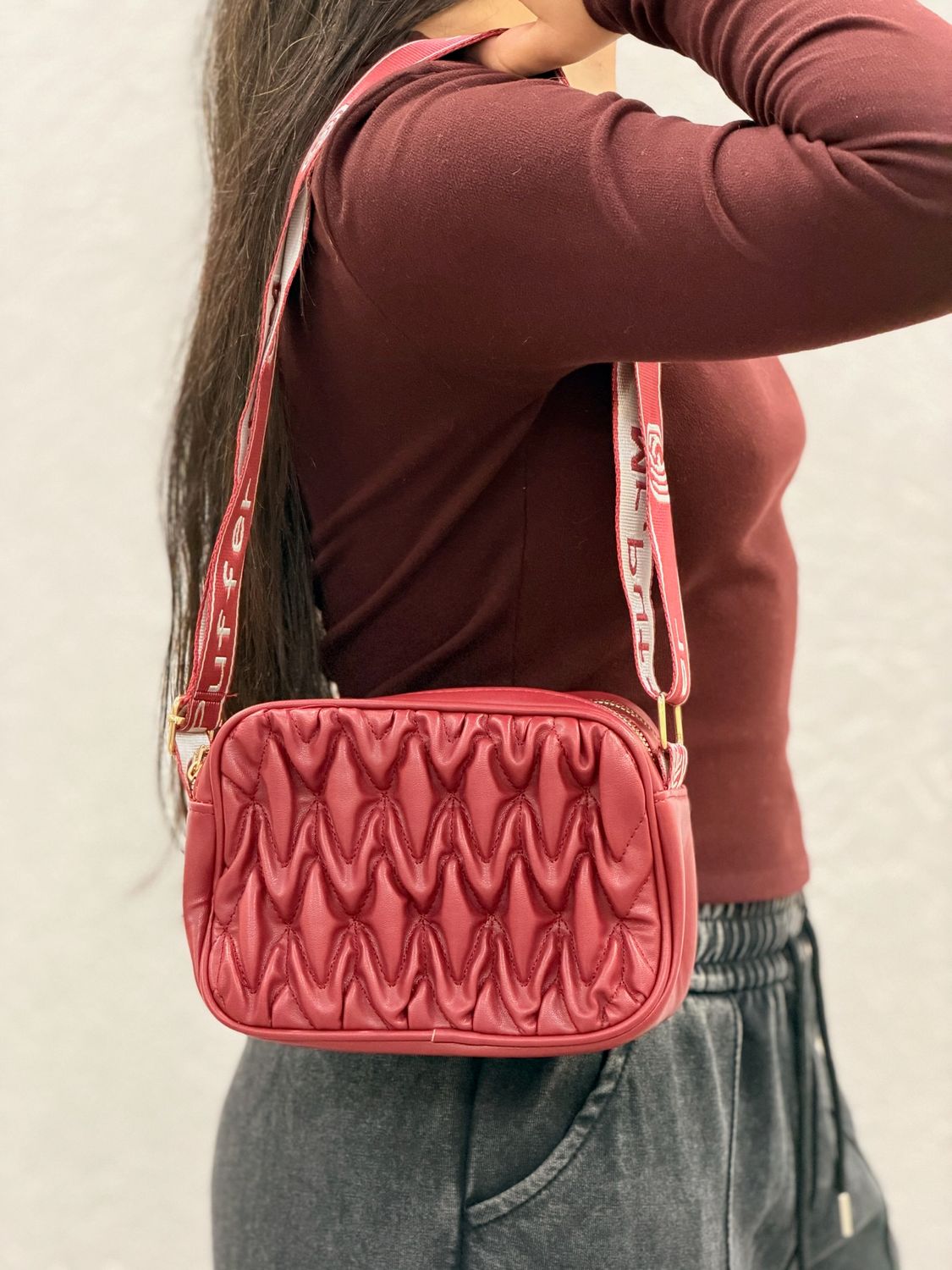 Cartera bandolera texturizada Cartera bandolera texturizada