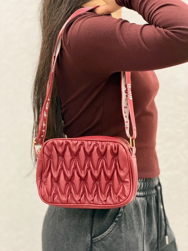 Cartera bandolera texturizada