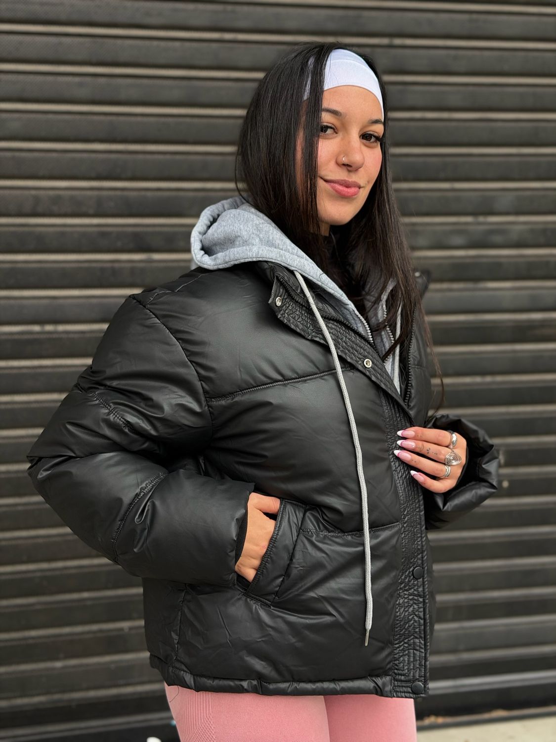 Campera con capucha eco cuero x mayor ($1190 c/u paquete minimo de 6 unidades)