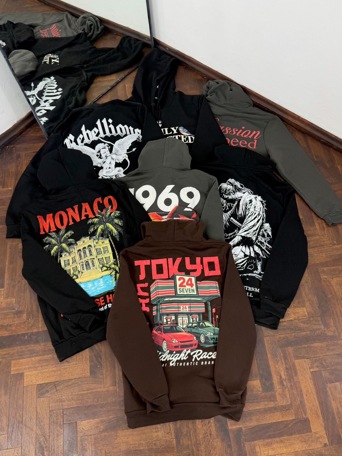 Canguro estampado afelpado diseño variado por mayor ($260 c/u paquete minimo de 12 unidades) Canguro estampado afelpado diseño variado por mayor ($260 c/u paquete minimo de 12 unidades)