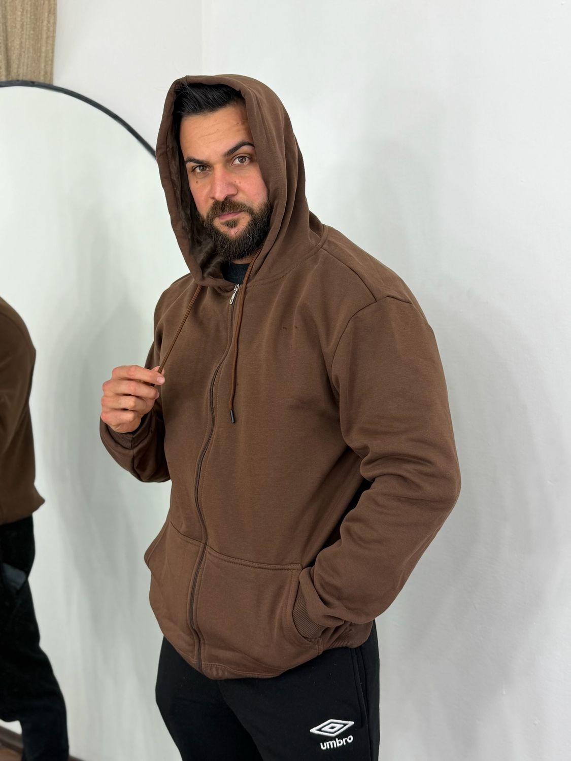 Campera deportiva con gorro por mayor ($ 750 c/u paquete mínimo de 12 unidades)