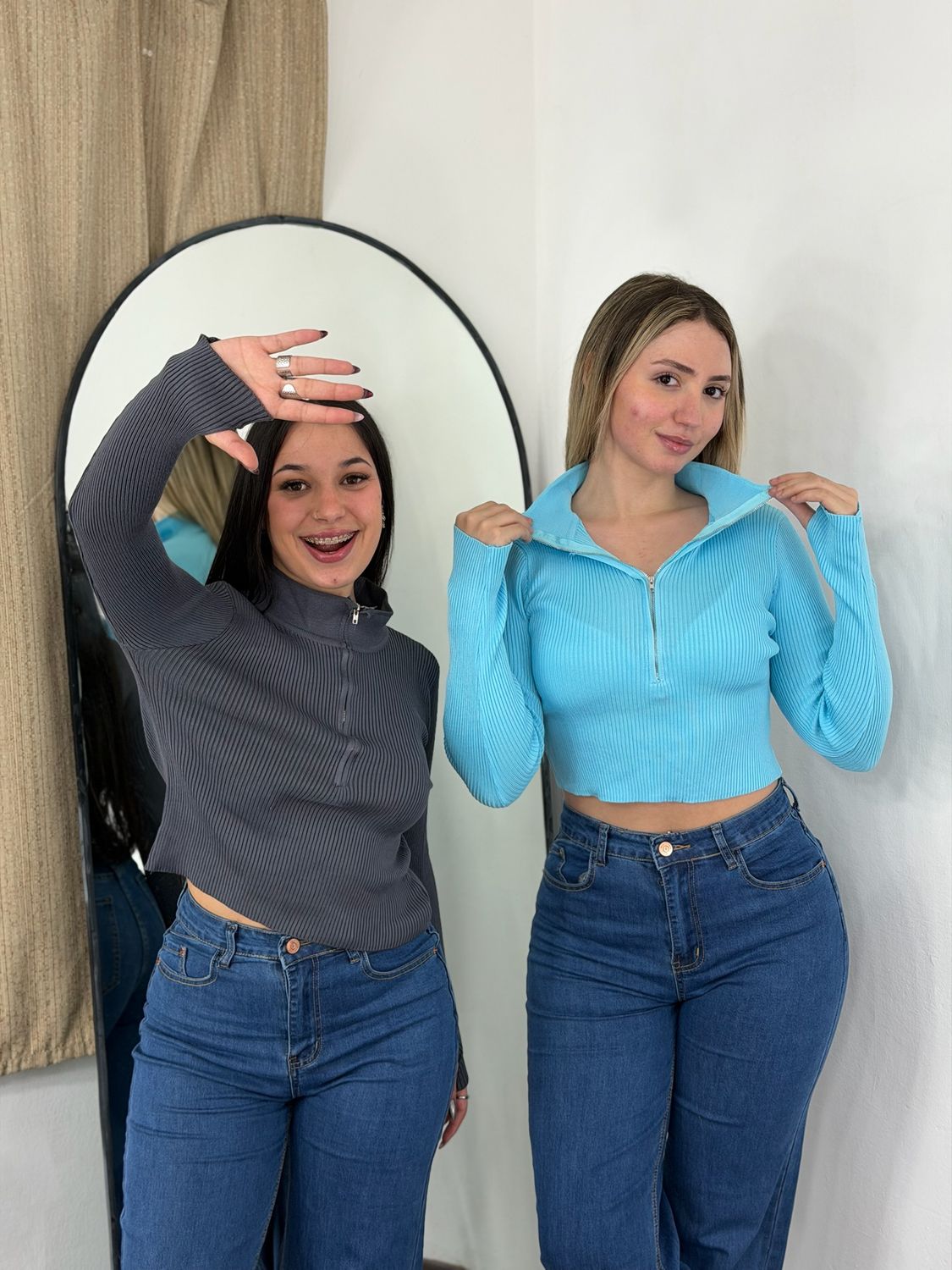 Polera con cierre de hilo