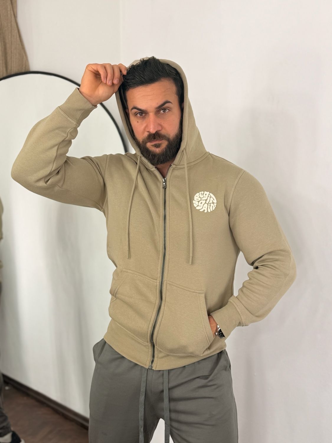 Campera deportiva con gorro por mayor ($ 350 c/u paquete mínimo de 12 unidades)