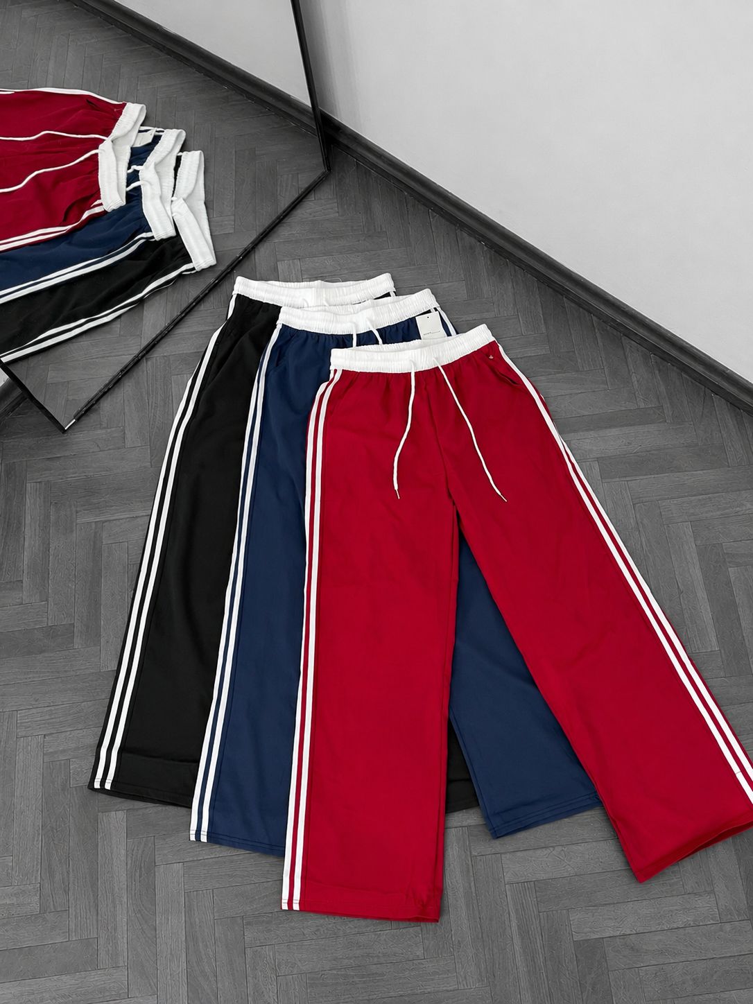 Pantalon deportivo con lineas por mayor ($410 c/u paquete mínimo de 12 unidades)