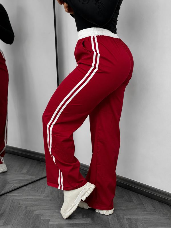 Pantalon deportivo con lineas