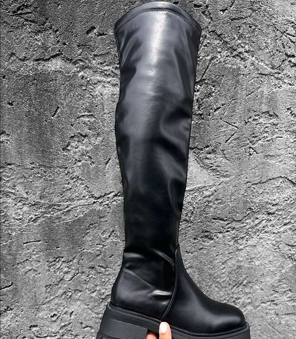 Botas Bucaneras Negras Super Altas de Cuerina
