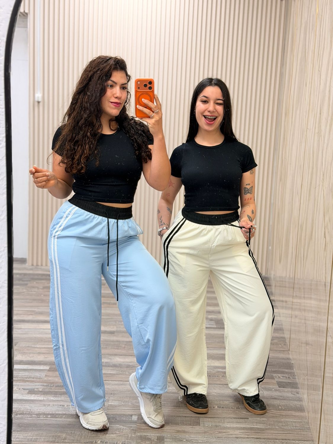 Pantalon deportivo con lineas por mayor ($400 c/u paquete minimo de 12 unidades)