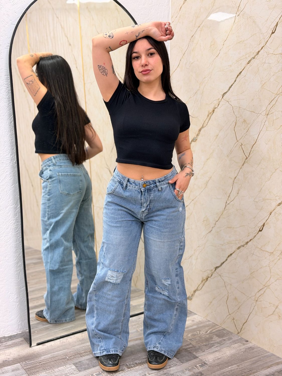 Jeans ancho con roturas por mayor ($640 c/u paquete minimo de 12 unidades)