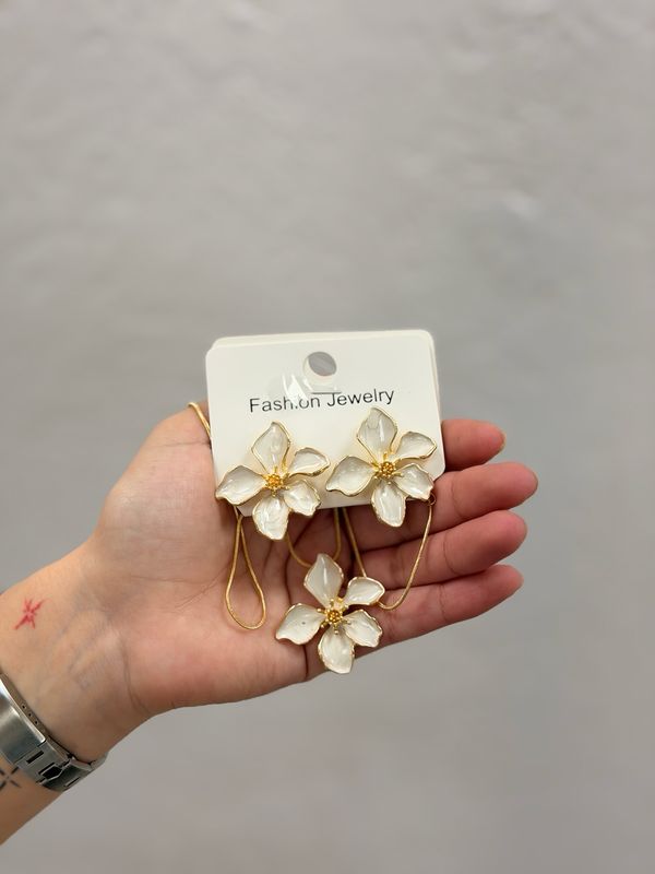 Set de caravana y collar por mayor ($110 c/u paquete de12 unidades)