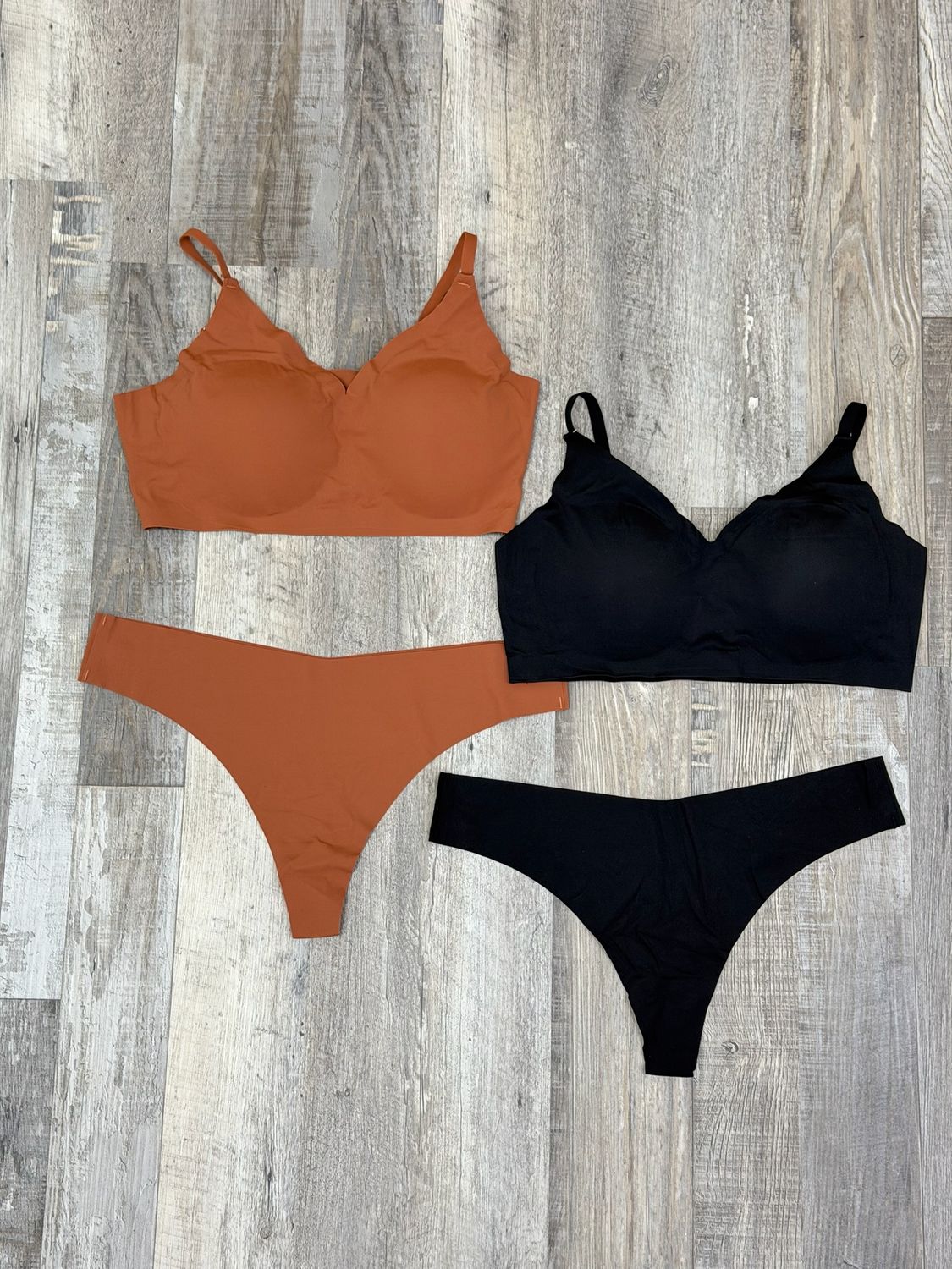 Conjunto de sutien y colaless sin costuras por mayor ($280 c/u paquete de 12 unidades)