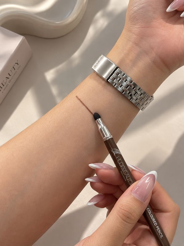 Lapiz delineador marron con difuminador para cejas