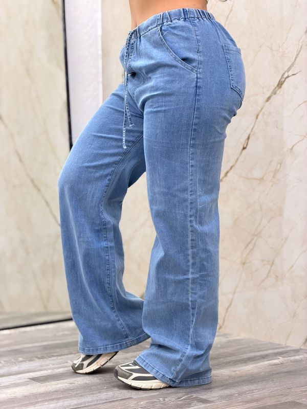 Jeans ancho con cordones
