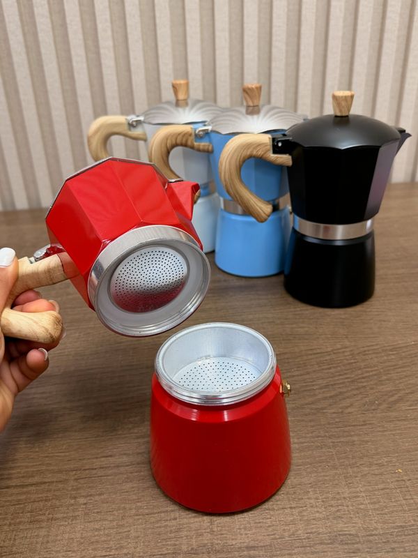 Cafetera italiana de 6 tazas de 300ml