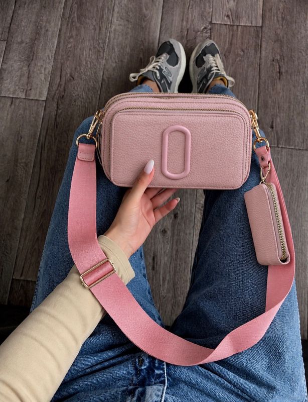 Bolso bandolera con correa