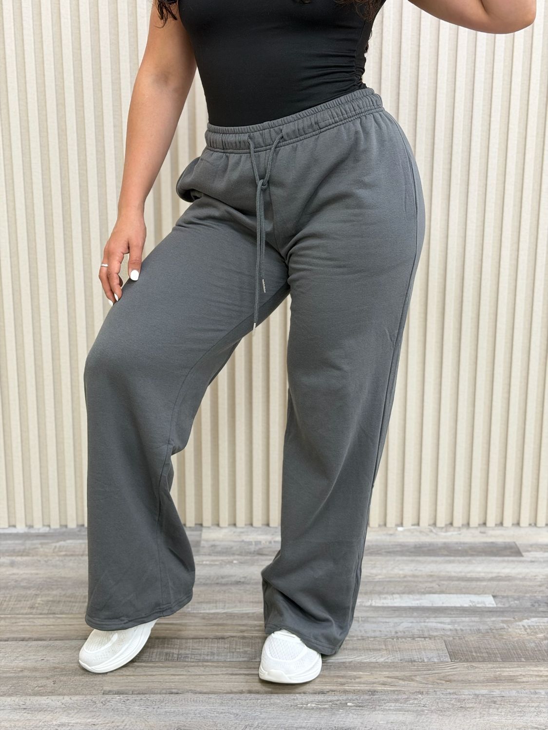 Pantalon ancho deportivo diseño variado por mayor ($390 c/u paquete de 12 unidades)