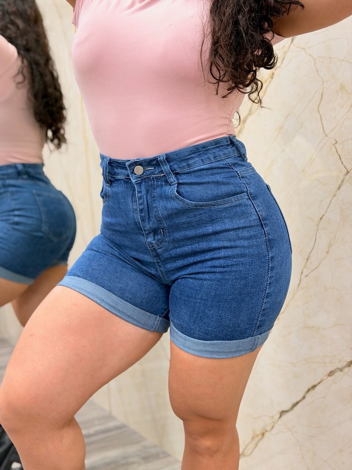 Short de jean con dobladillo