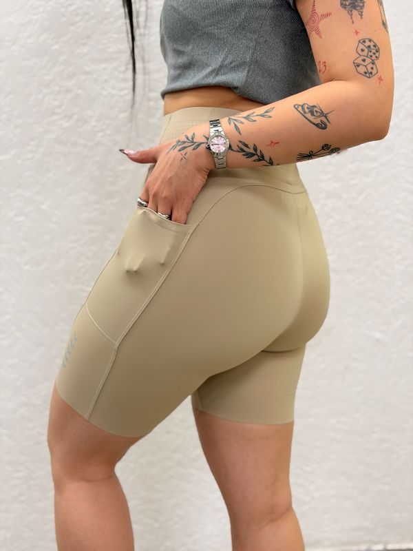 Biker deportiva con bolsillo