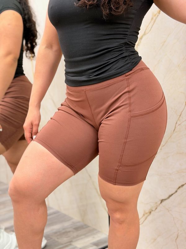 Biker deportiva con bolsillo