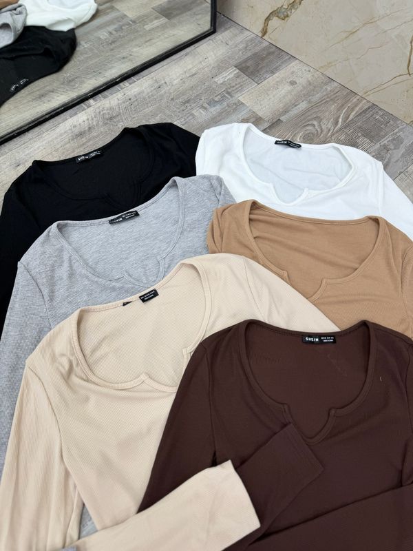 Remera mangas largas con escote