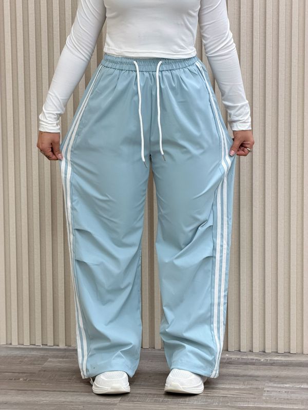 Pantalon deportivo con lineas