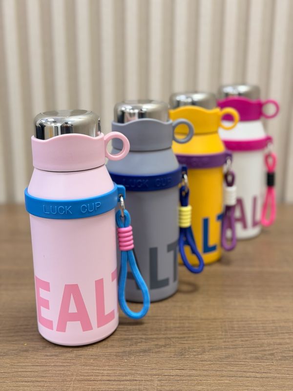 Termo con taza y agarre de 700ml por mayor ($390 c/u paquete de 12 unidades)