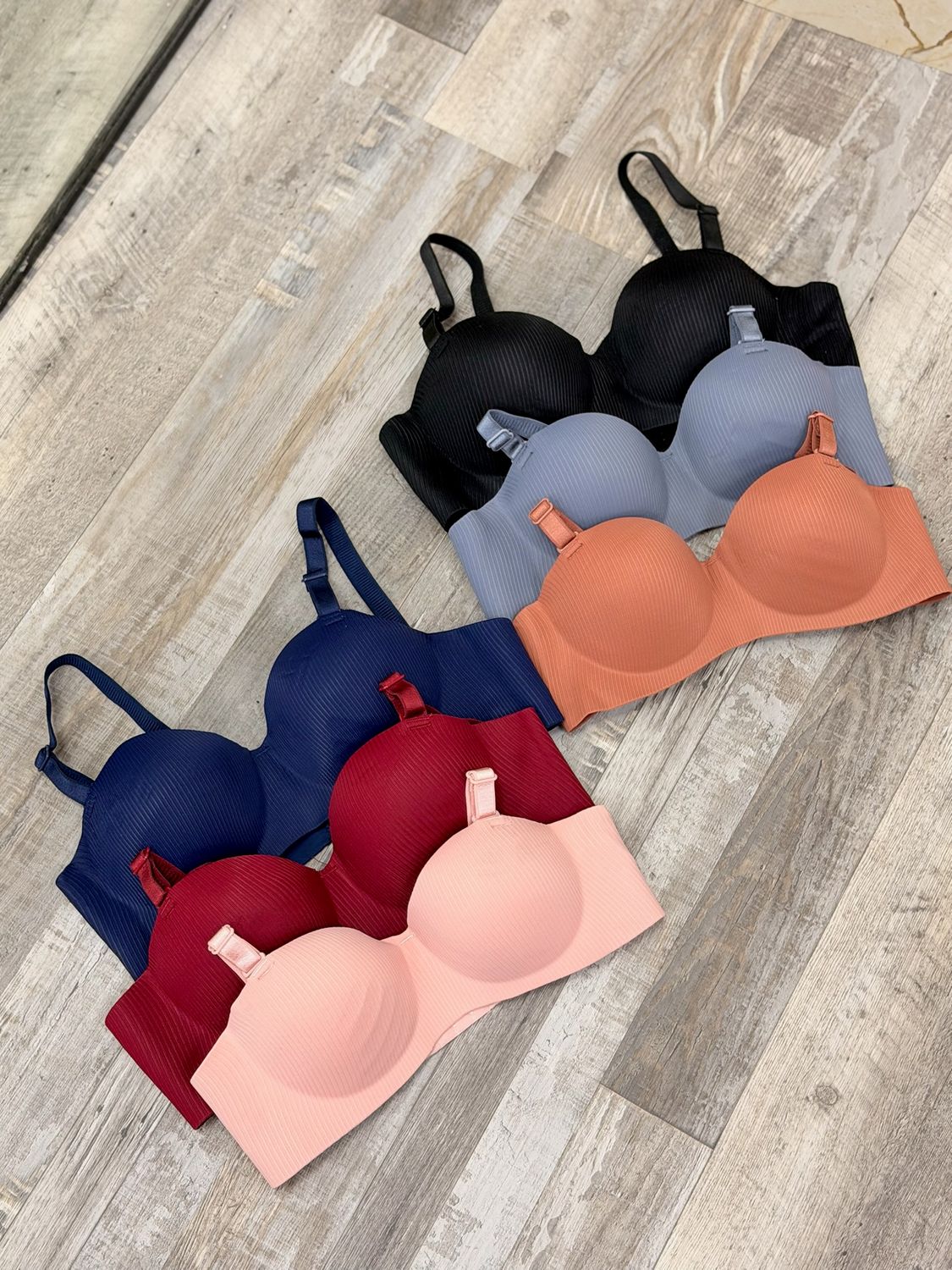 Sutien sin costuras por mayor ($190 c/u paquete de 12 unidades)