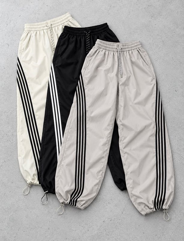 Pantalon deportivo con lineas