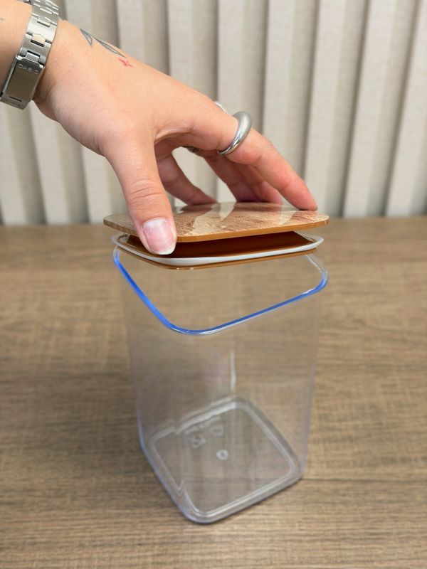 Recipiente hermetico de plastico de 1L por mayor ($90 c/u paquete de 12 unidades)