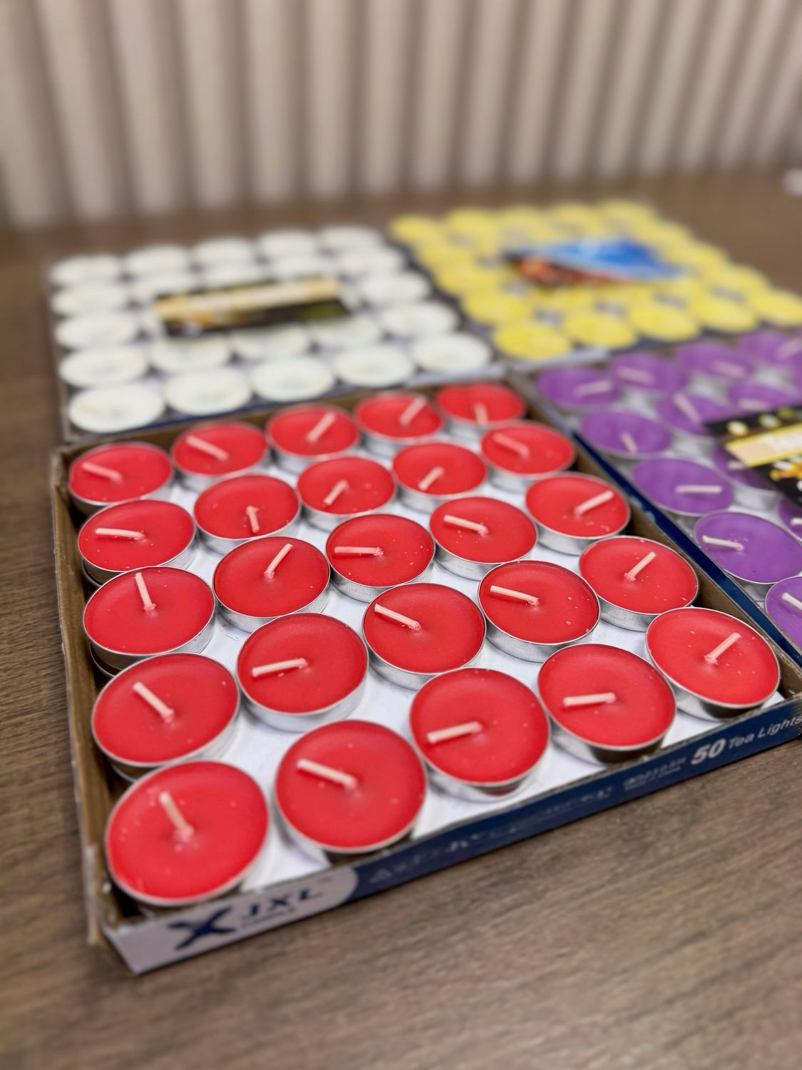 Caja de 50 velas redondas por mayor ($90 c/u paquete de 12 unidades)
