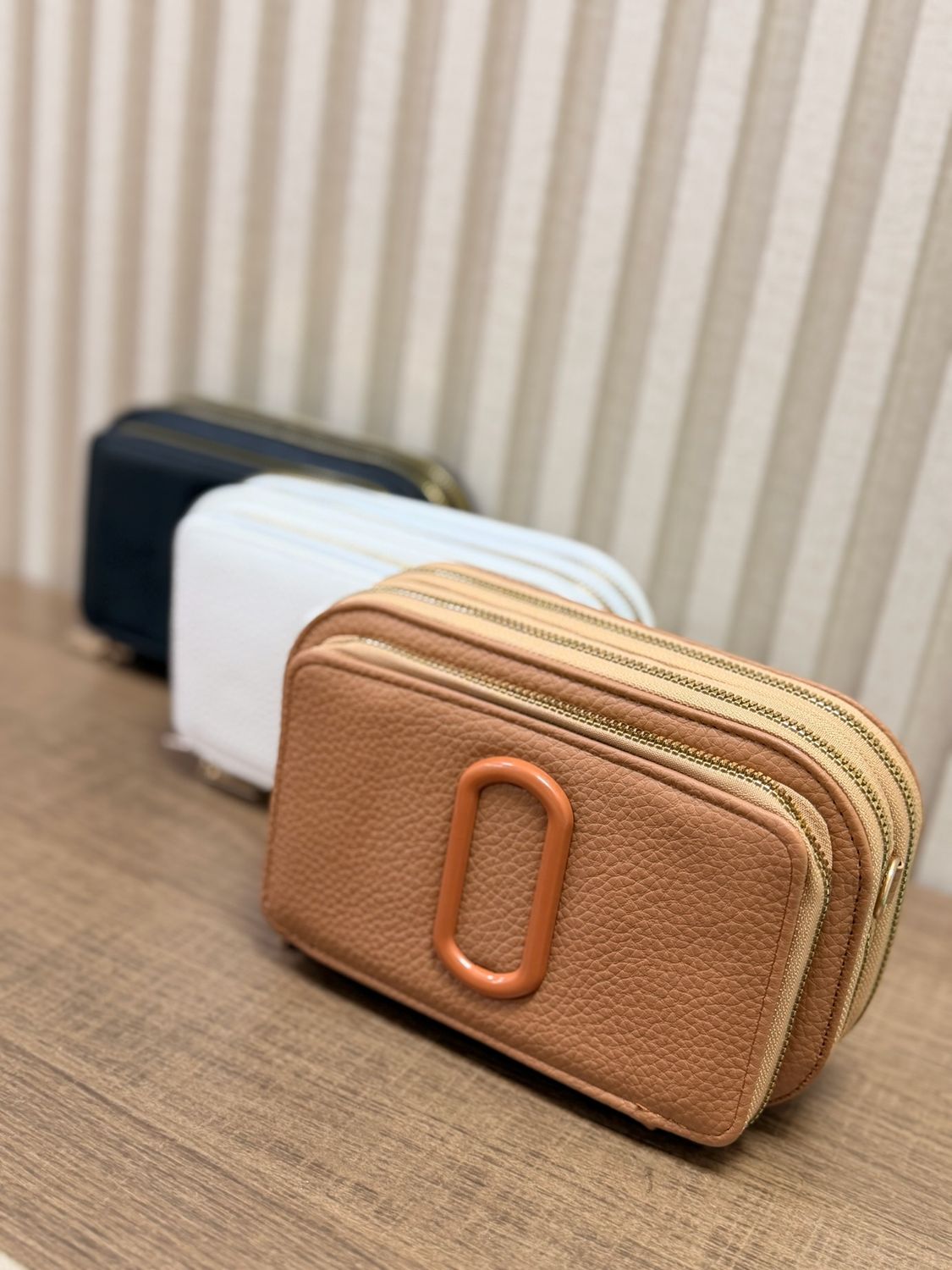 Bolso bandolera con correa por mayor ($ 290 c/u paquete de 12 unidades)