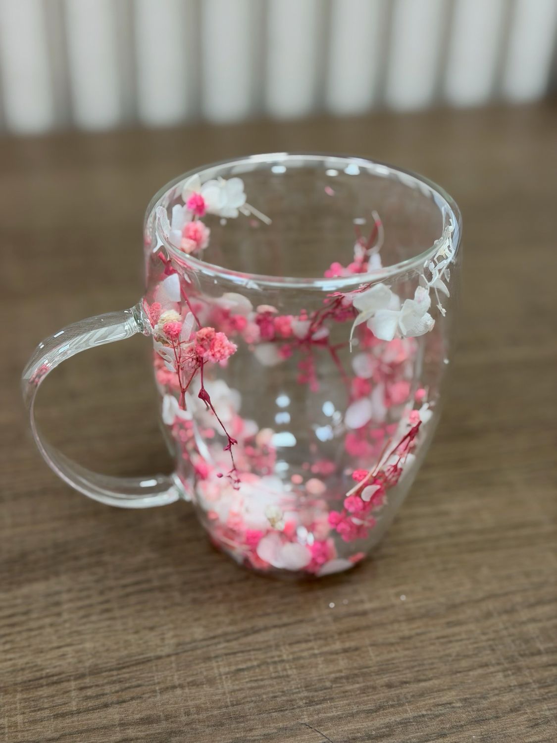 Taza de vidrio de doble capa con flores secas por mayor ($90 c/u paquete de 12 unidades)