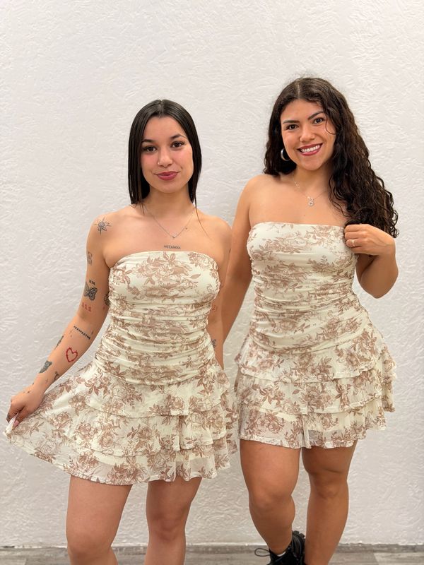 Vestido strapless con vuelos por mayor ($390  c/u paquete de 12 unidades)