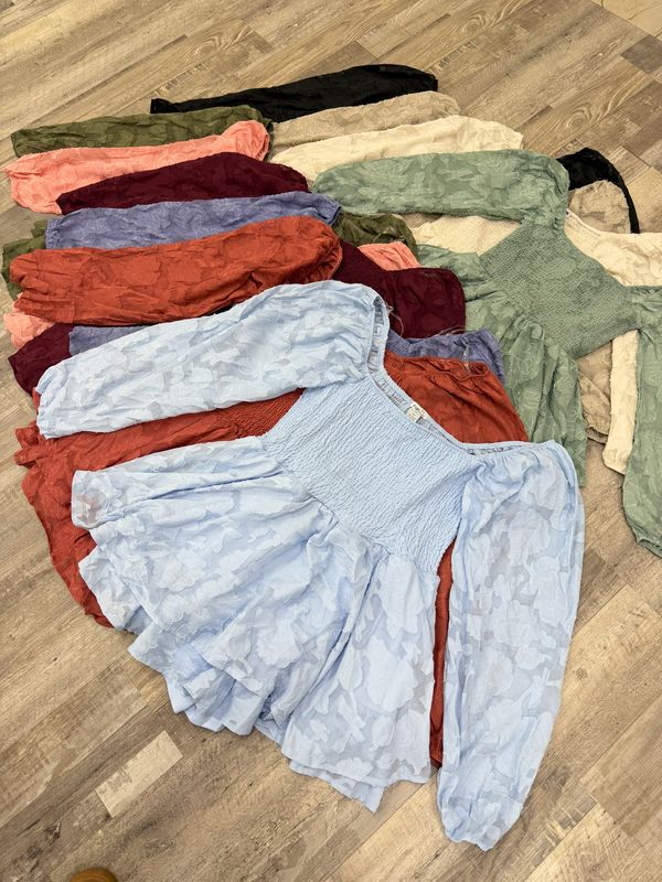 Vestido de tul estampado mangas largas por mayor ($390 c/u paquete de 12 unidades)