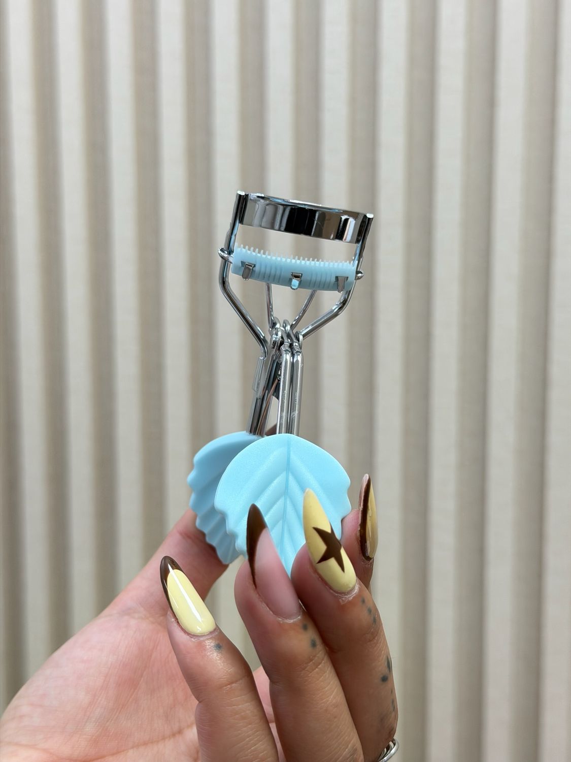 Arqueador de pestañas por mayor ($80 c/u paquete de 12 unidades)