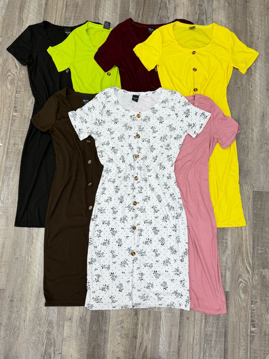Vestido con botones por mayor ($290 c/u paquete de 12 unidades) Vestido con botones por mayor ($290 c/u paquete de 12 unidades)