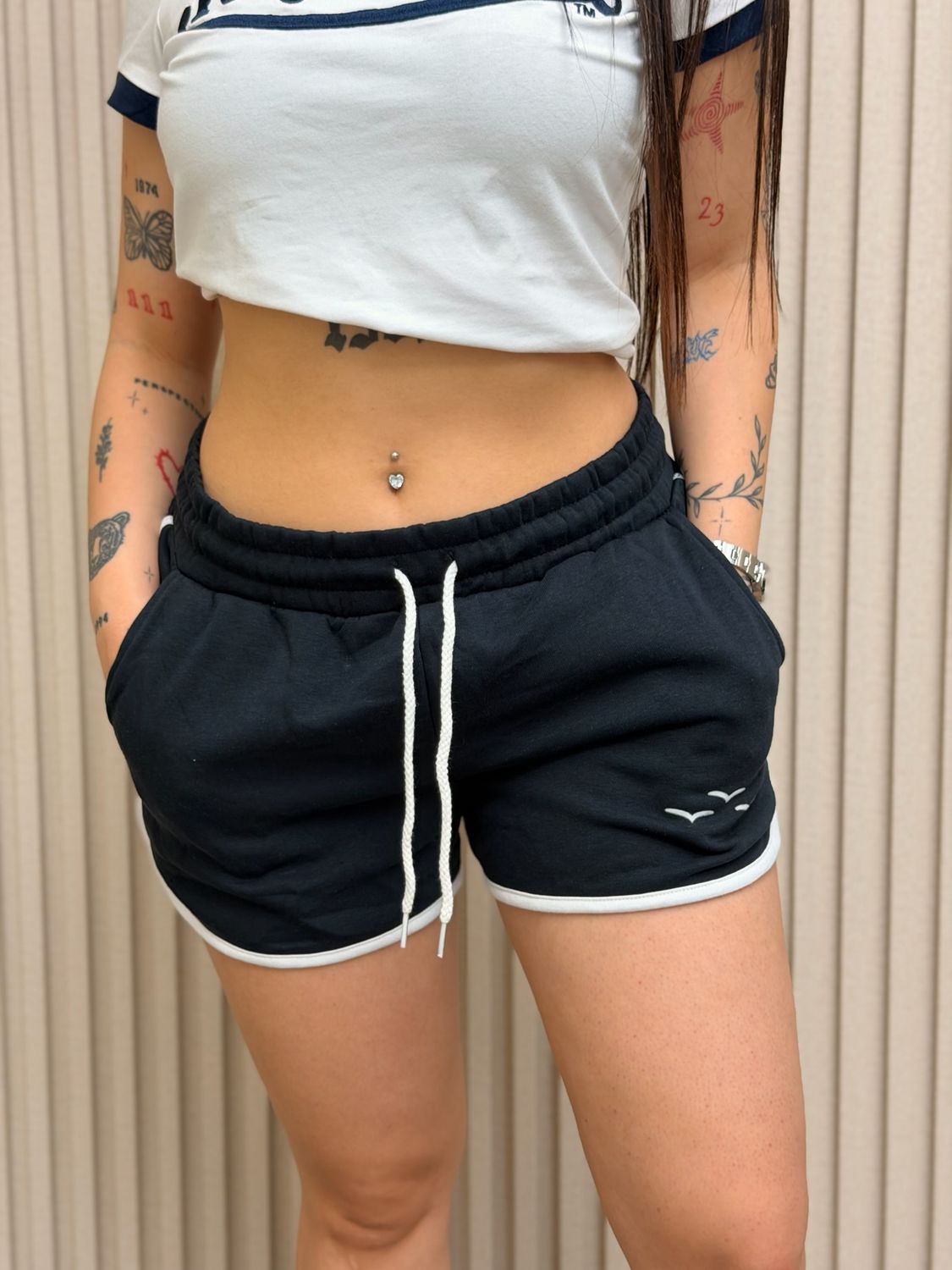 Short deportivo con lineas