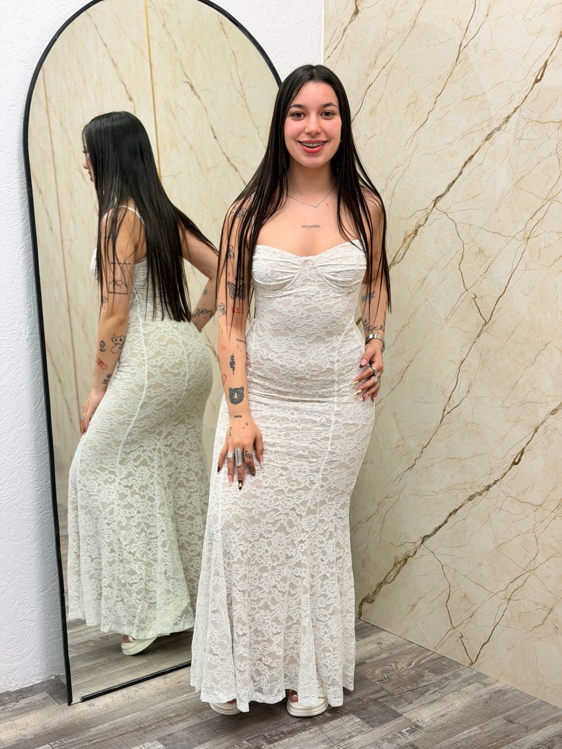 Vestido elegante con encajes  por mayor ($690 c/u paquete de 6 unidades)