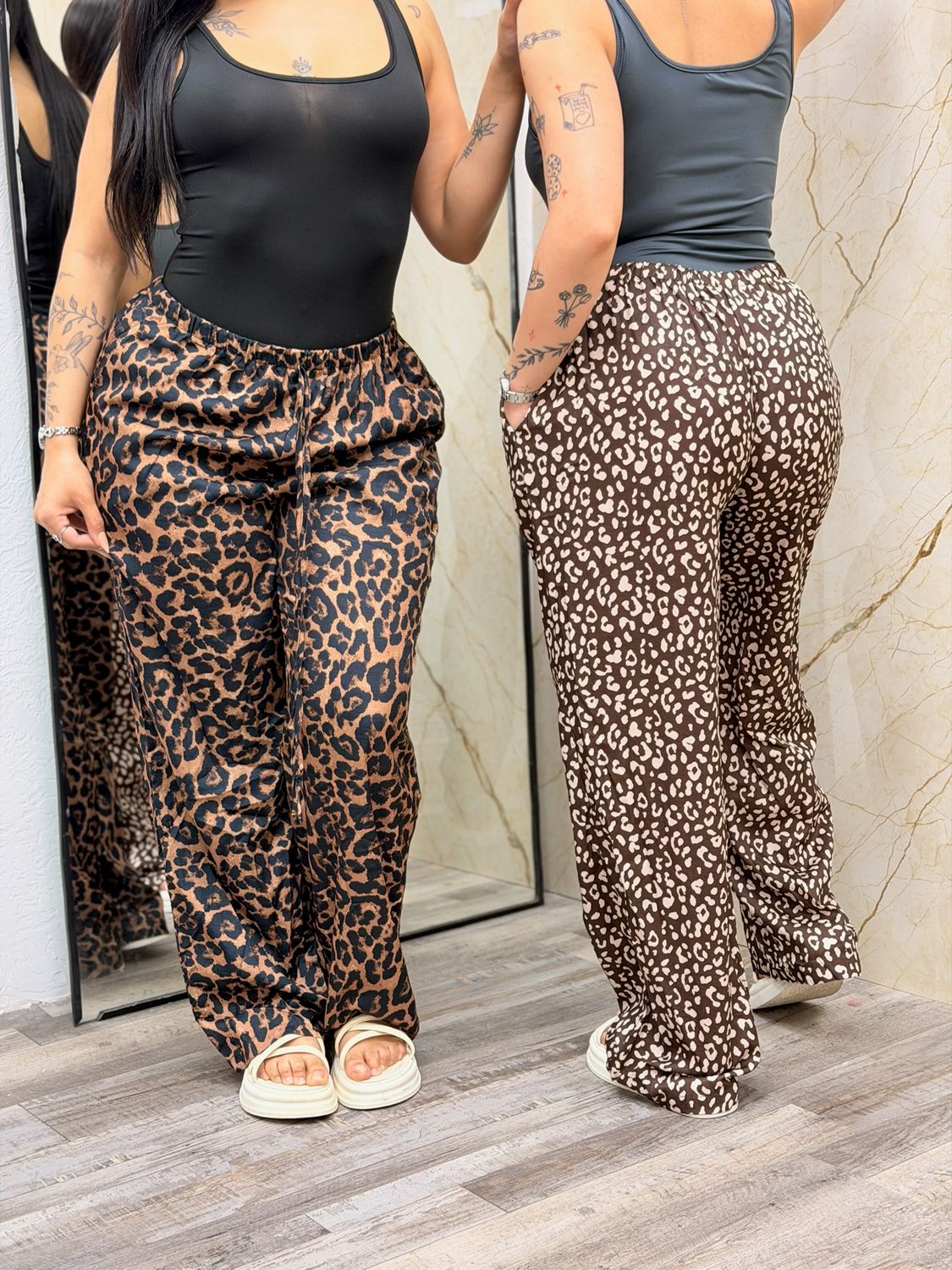 Pantalon estampado con cordones