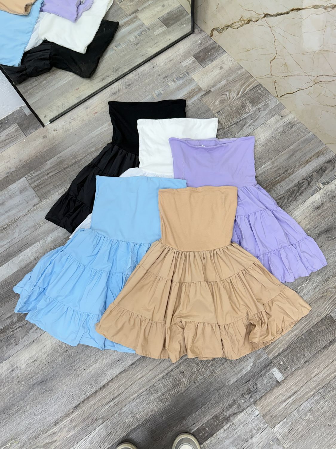 Vestido strapless con vuelos por mayor ($390 c/u paquete de 6 unidades)