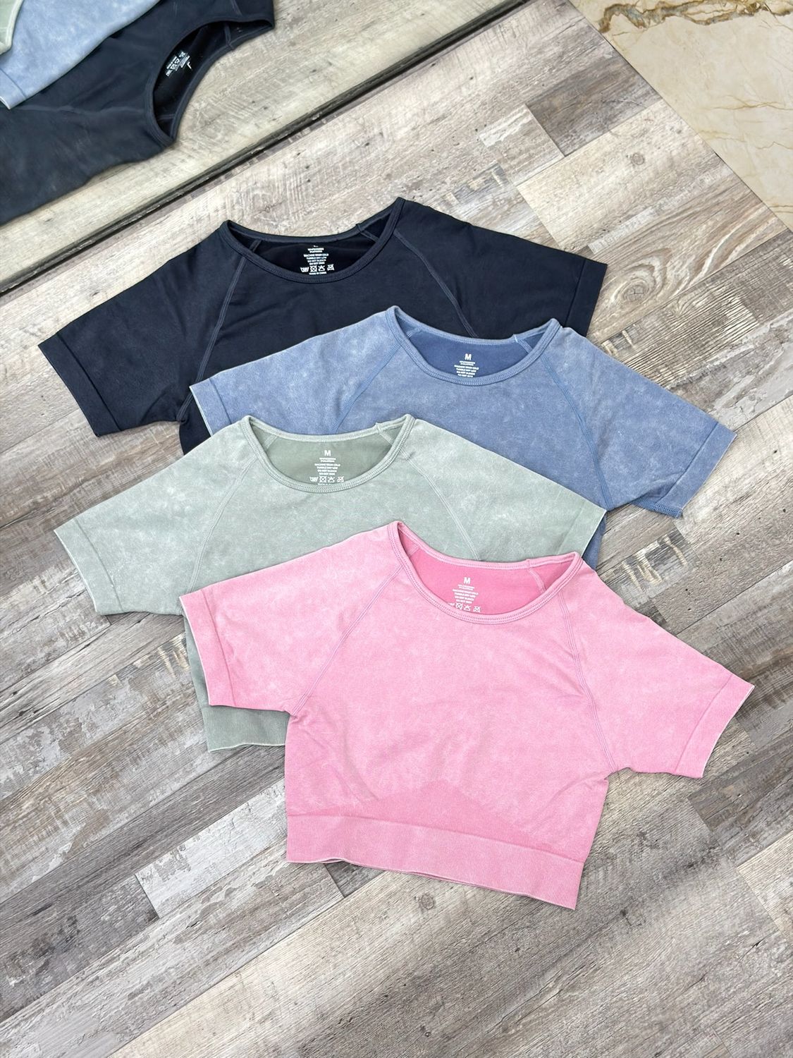 Remera top deportiva por mayor ($250 c/u paquete de 6 unidades)