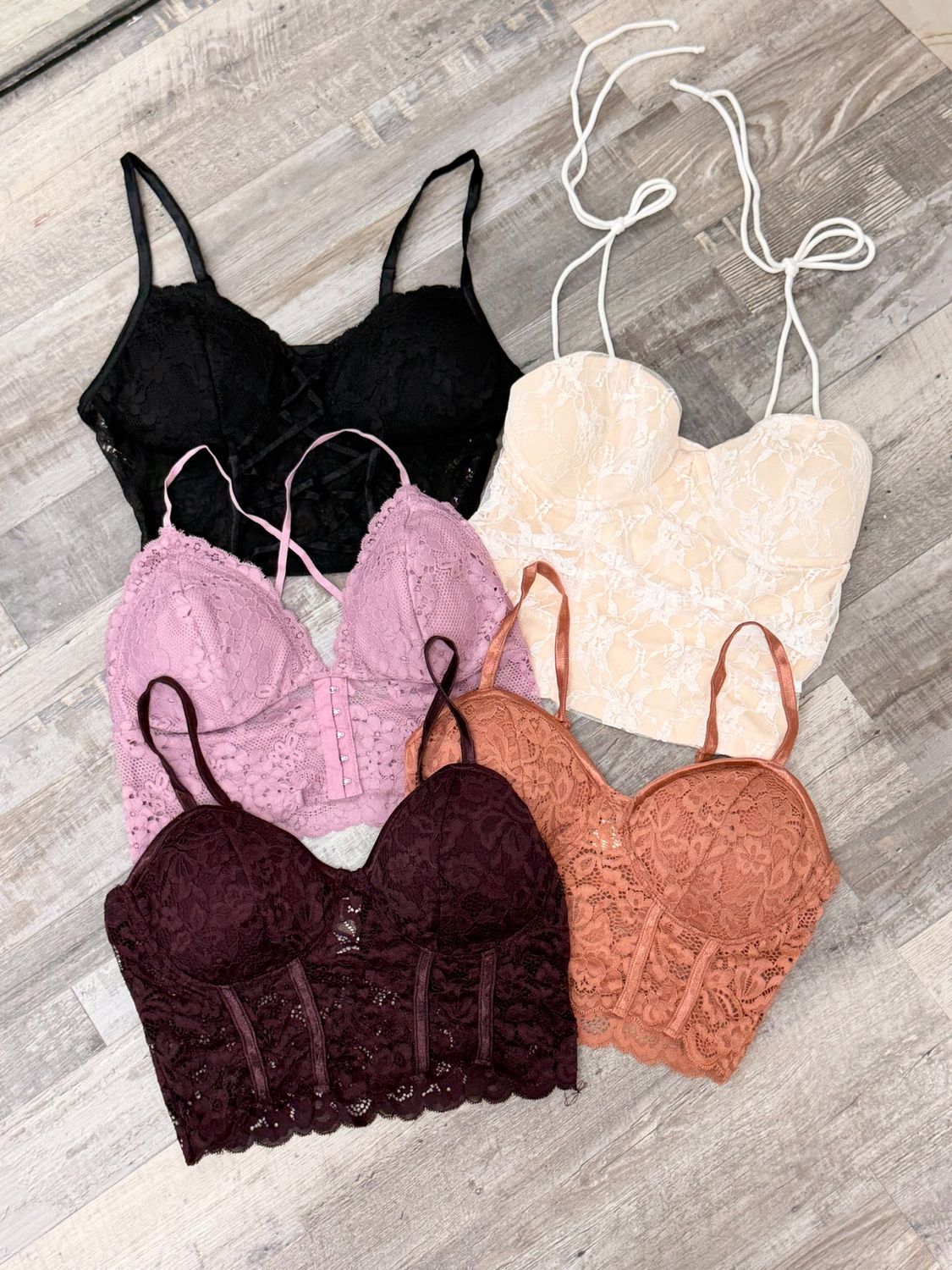 Top bretele diseño vario encaje por mayor ($290 c/u paquete de 6 unidades ) Top bretele diseño vario encaje por mayor ($290 c/u paquete de 6 unidades )