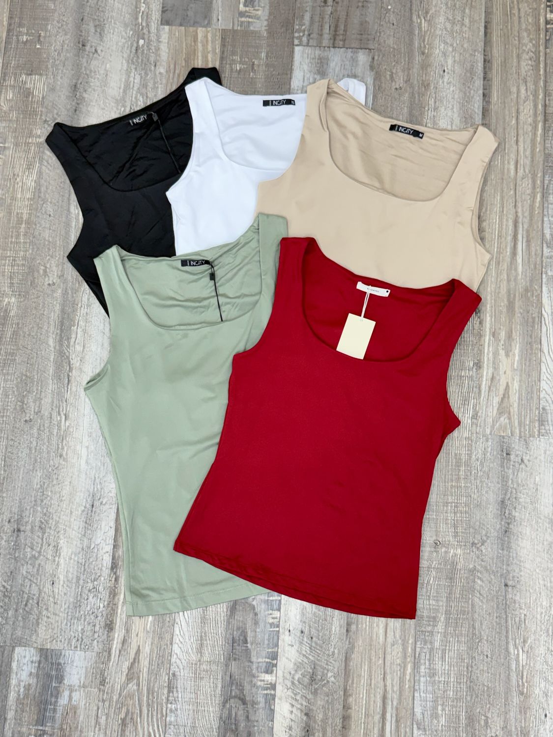 Top musculosa escote cuadrado por mayor ($250 c/u paquete de 6 unidades ) Top musculosa escote cuadrado por mayor ($250 c/u paquete de 6 unidades )