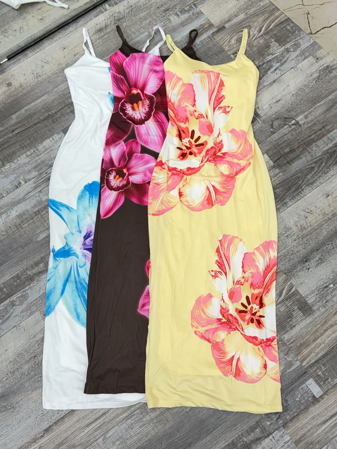 Vestido tropical estampado por mayor ($490 c/u paquete de 6 unidades) Vestido tropical estampado por mayor ($490 c/u paquete de 6 unidades)